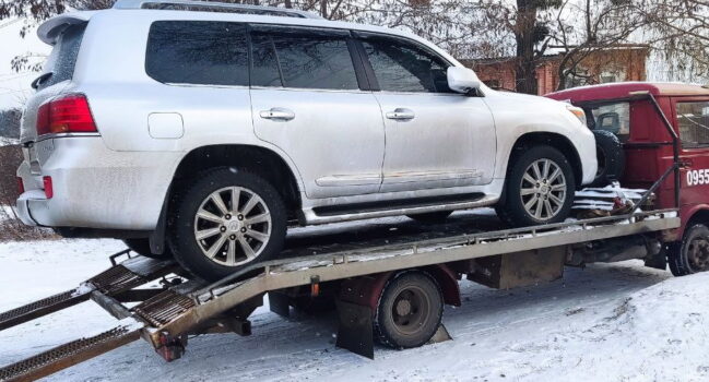 Цілодобова автоевакуація: що робити у разі ДТП або поломки на дорозі